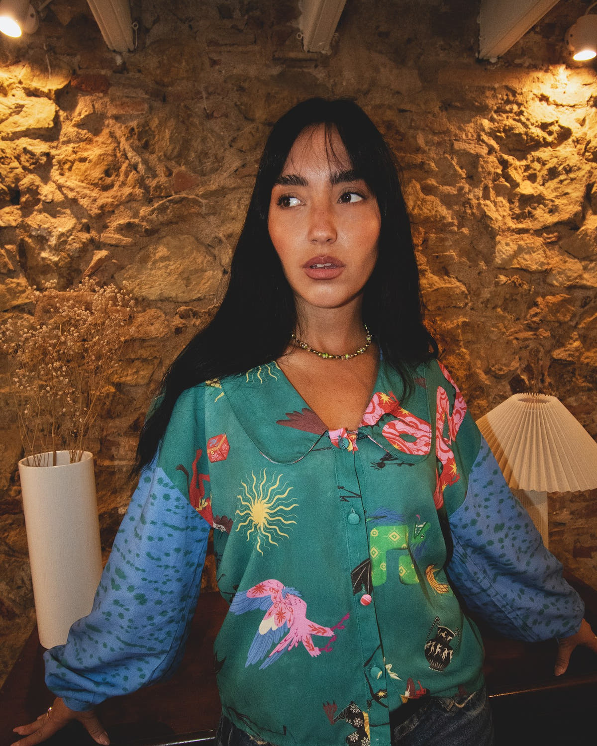 Blusa Harpía verde de frente, sesión de fotos otoño 2026